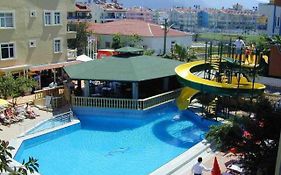 Maxwell Holiday Club